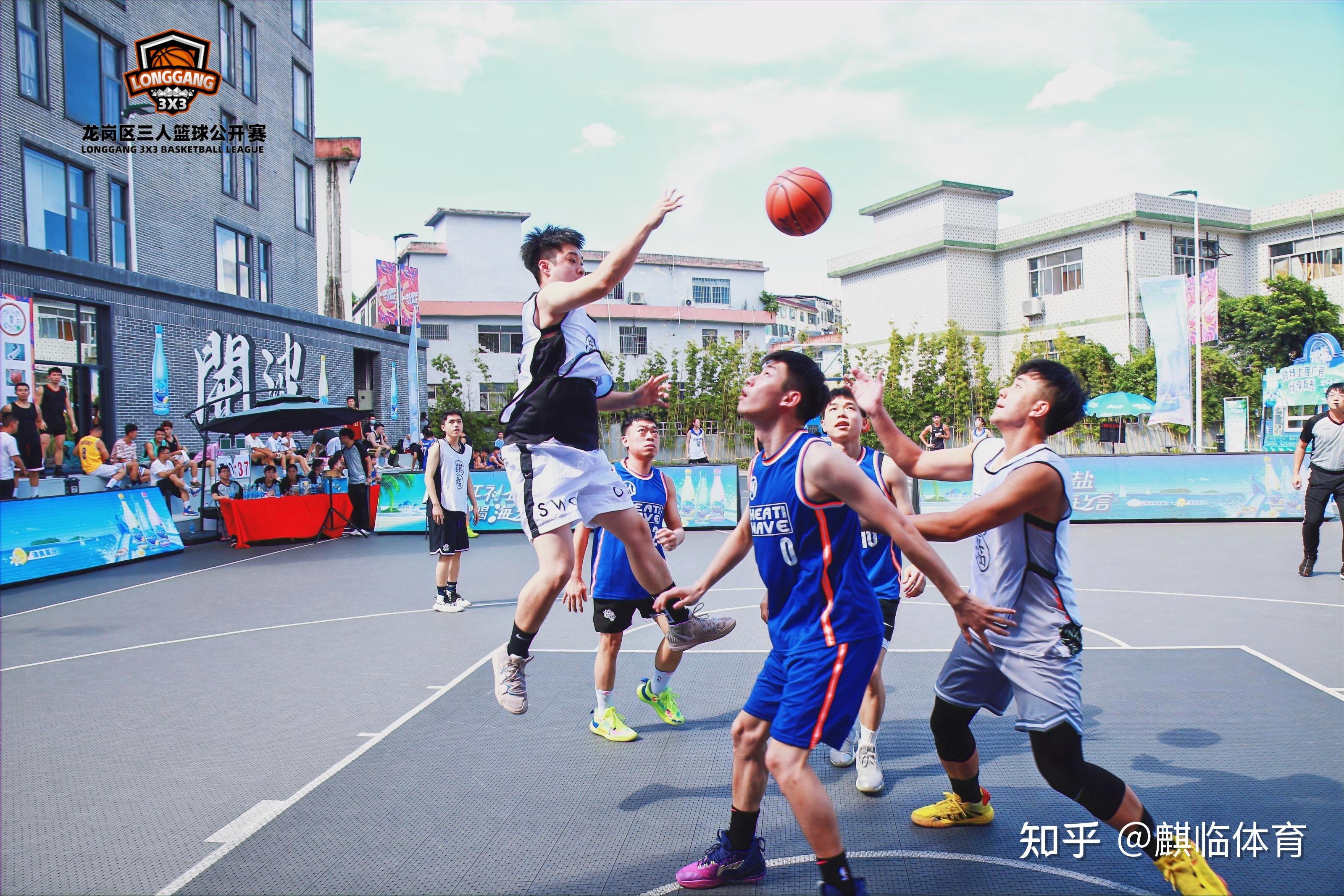 纷纷掌声响彻球场，风云再起