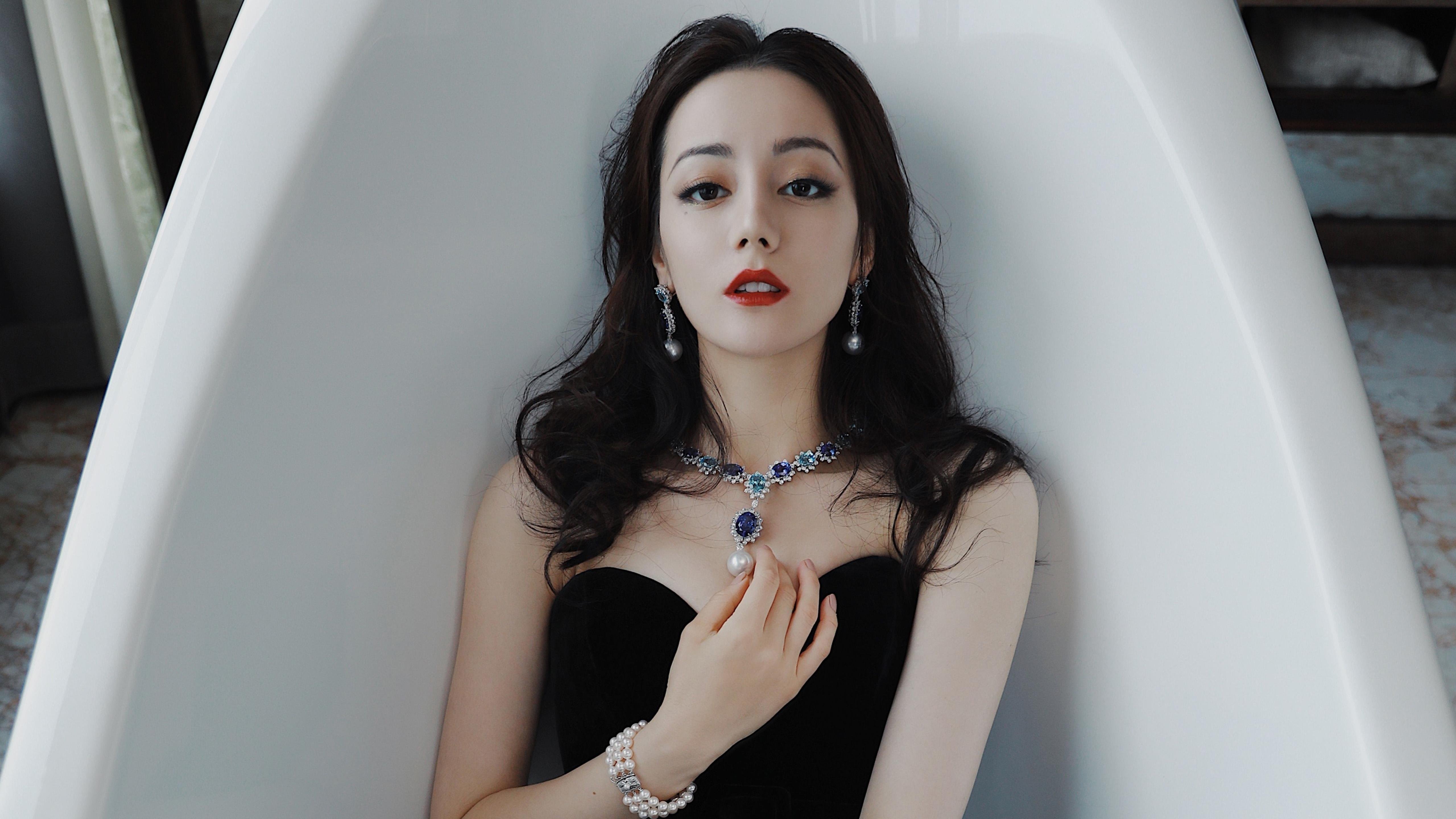 太阳陨落上海滩？不，是暗夜升起的复仇闪电！浓眉41分狂澜背后的篮球密码